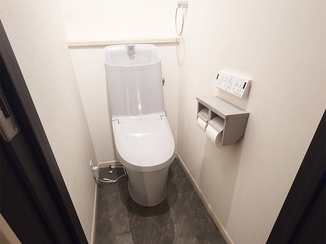 トイレリフォーム フロアタイルで上質な雰囲気に生まれ変わったレストルーム
